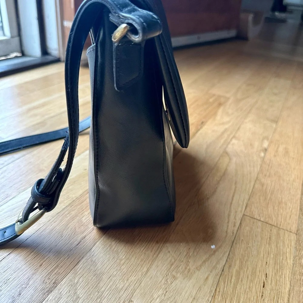 Vintage Liz Claiborne Black Leather crossbody Bag